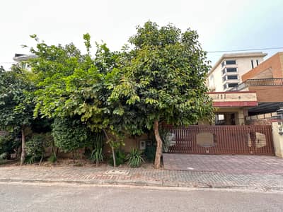 1 KANAL BEAUTIFUL HOME AVALIBLE FOR SALE IN THE HEART OF CDA SECTOR D17/2 ISLAMABAD