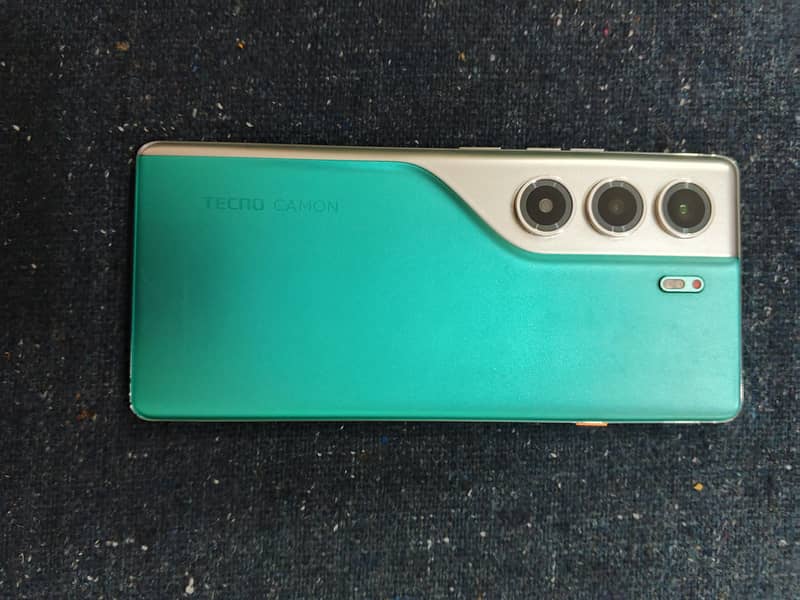 tecno camon 40pro 0