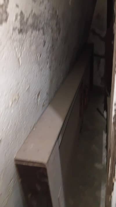 double bed hai achy halat main