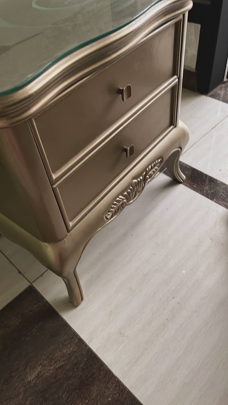 Bed side tables 0