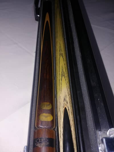 LP Hunter snooker cue