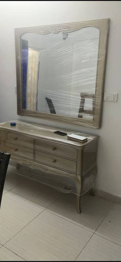 Dresser mirror