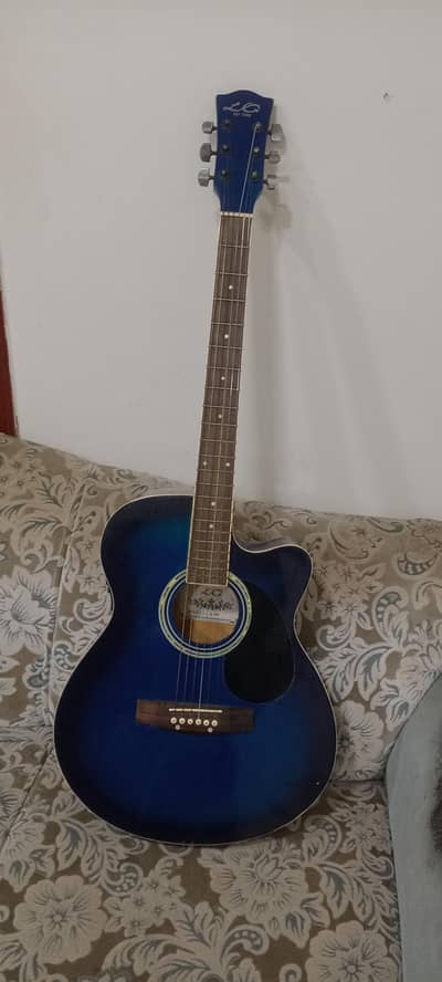 semi acoustic guitar