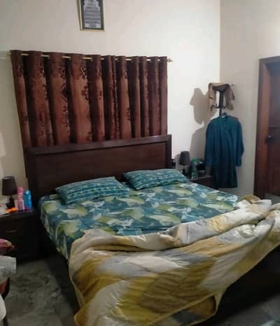 Gulshan-E-Iqbal - Block 13-D2 Lower Portion Sized 300 Square Yards For Rent