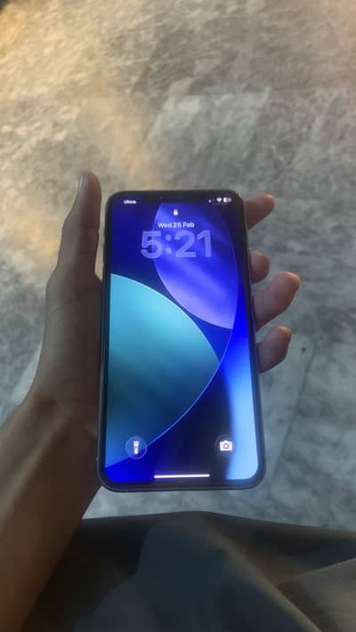 I phone 11pro max 256 gb factory with box