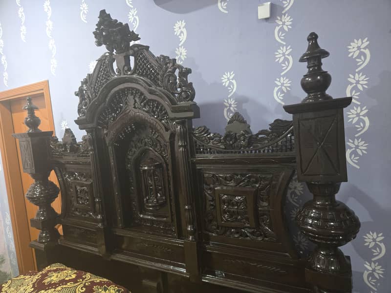 bed and dressing side table 0