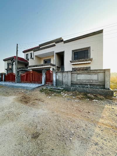 1 Kanal Designer House Available For Sale.