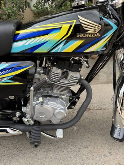 Honda 125 black colour all okay new bike