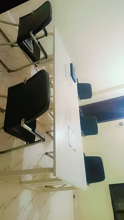 De-attachable office+conference table with 5 chairs