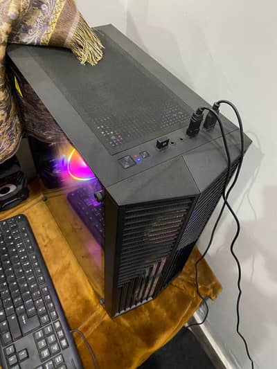 gaming pc with a gaming steering wheel