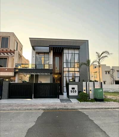 10 Marla Luxury Upper Portion is Available for Rent in Bahria Town Lahore