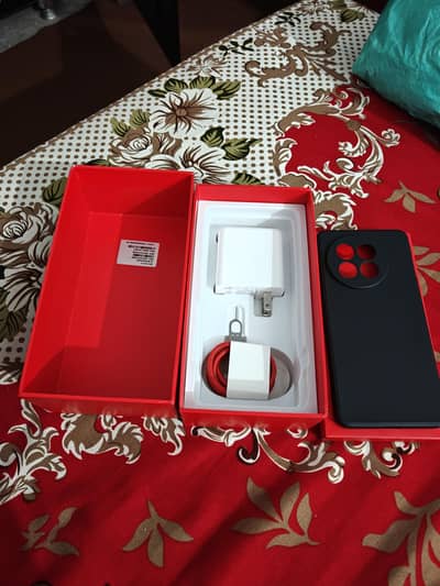 oneplus Ace 5 12/256.