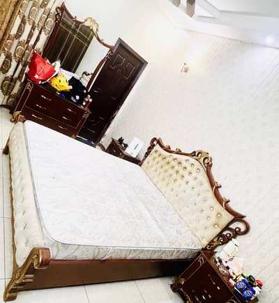 Pure Solid Walnut Wooden King Bed For Sale