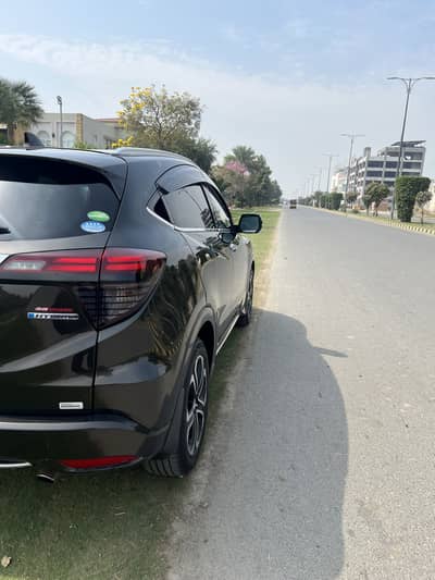 Honda vezel z whats app 03219426548