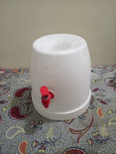 Mini water despenser