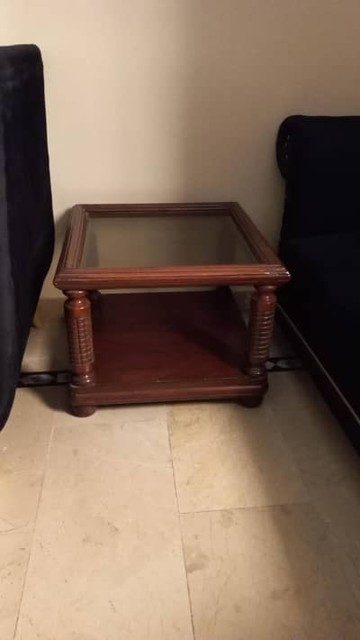 these are the 3 tables 2 side 1 big centre table