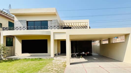 1 KANAL MODERN WELL MAINTAINED HOUSE NEAR PACKAGES MALL PRIME LOCATION