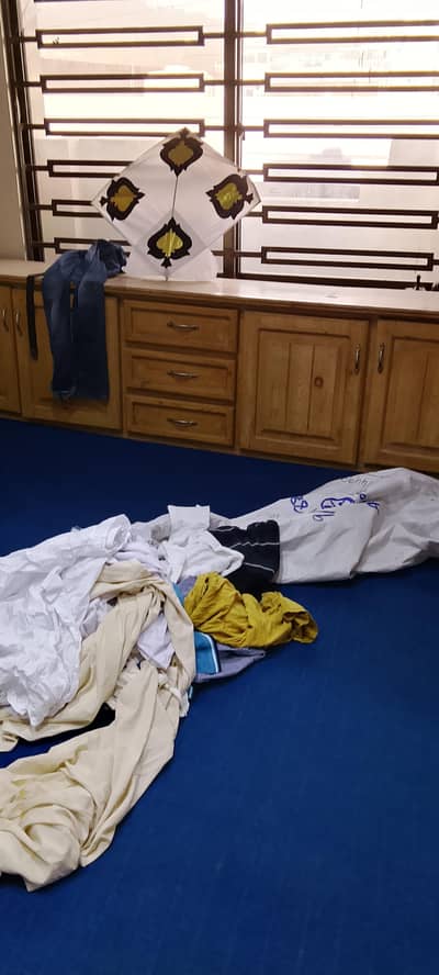 TV lounch k leay cabnet ha aur AK kitchen door ha urgent sale good 