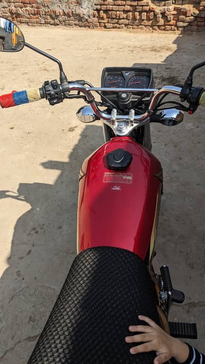 Honda 125 Special Edition Gold Red