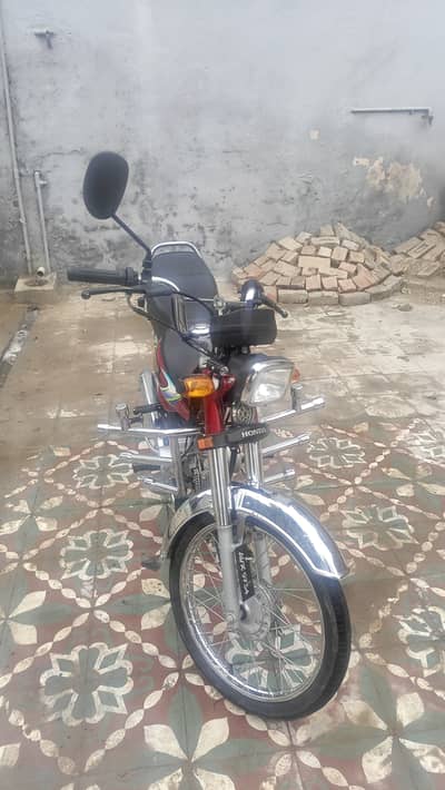 Honda CD 70 (2024 Model) – 15k Driven – 1st Owner – Total Genuine