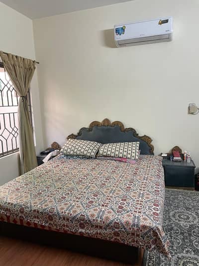 King Size Wooden Bed with 2 Side Tables – Excellent Condition