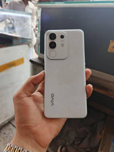 vivo y29 8+256 with box and charging 44 wat condition 10by10