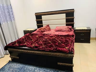 king size bed good condition two saitable and dressing