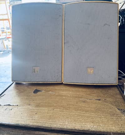 Toa universel speaker