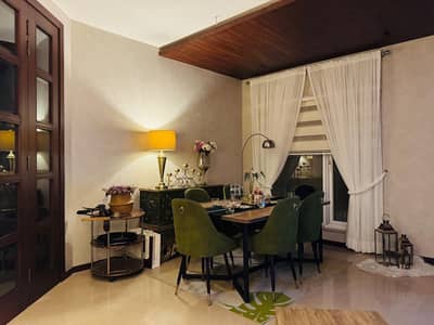 Dinning table few months used