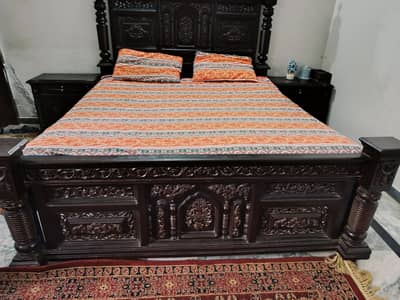 Chinoti Wooden Bed set