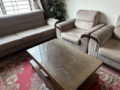 5 seater sofa set available with table