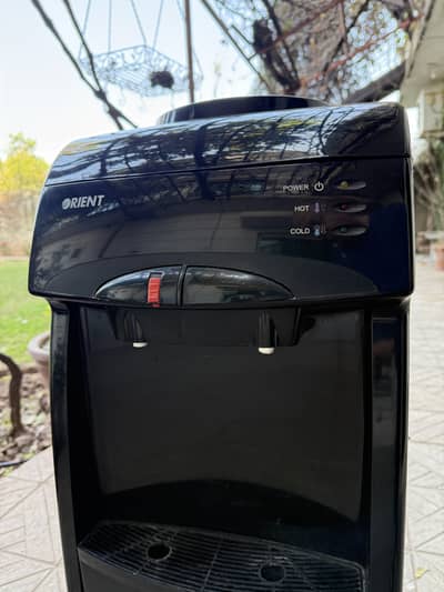 Orient Dispenser in Excellent Condition