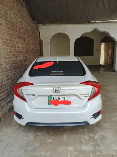 Honda civic 2018 modal hai home use hai total janwan hai
