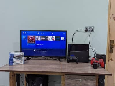 PS4 500 gb 2 controllers 8-9 CDs and  dock  ORIGINAL UNIT FROM SEOUL