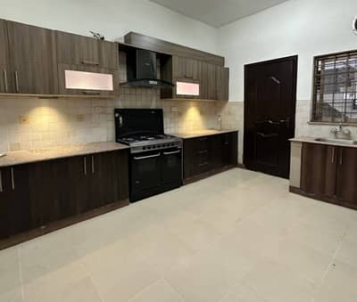 3 bed apartment available for Rent in Askari 11 sec-B Lahore