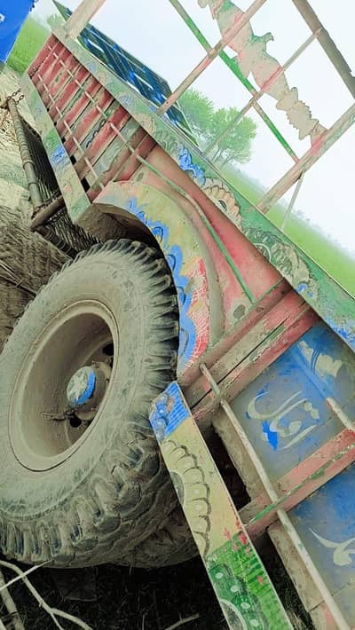 جھنگ چناب کالج کے پاس چینوٹ روڑ