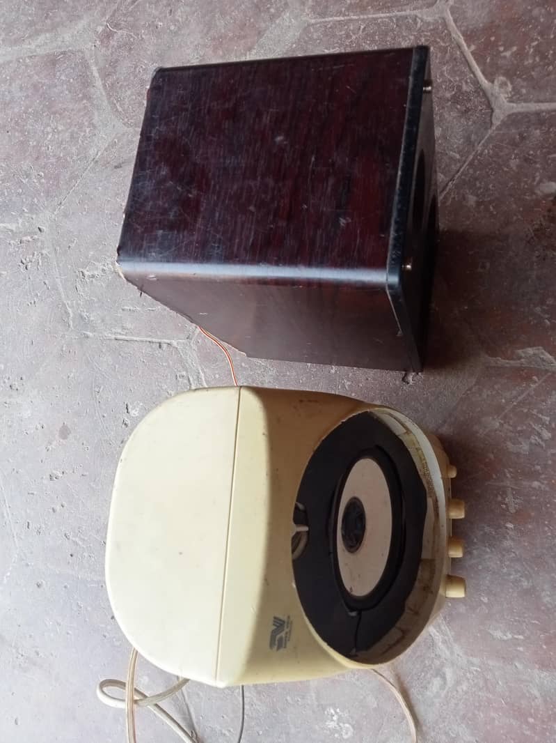 Amplifier speaker 1