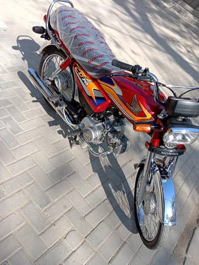 Honda CD-70 2025 model Karachi num 1st owner mint condition