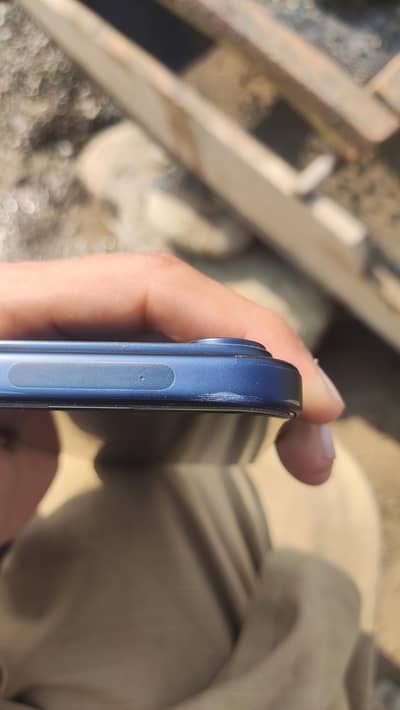 iPhone 17 pro jv scretch on up side