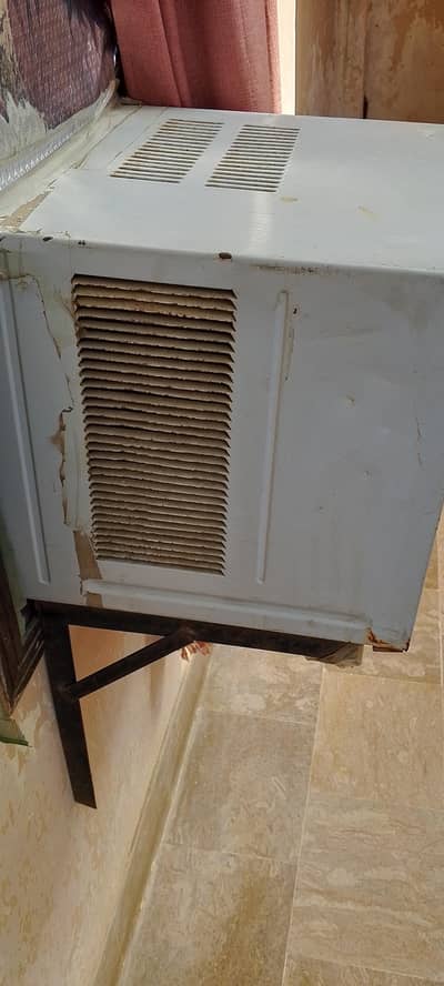 window Ac 0.75 ton good condition