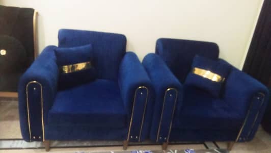 Blue Sofa Set in Excellent Condition