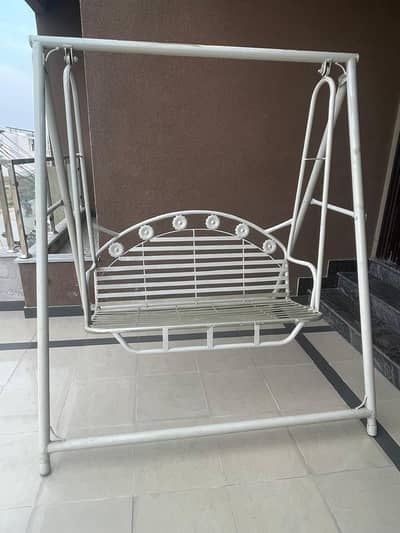 Used Garden Swing – Strong Frame, Affordable Price