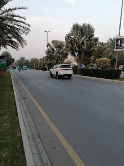 9 Marla on ground facing canal and canal road lahore with 50" road on its front side and 50" road on its back side along with 30" and 20" dedicated parking , ready for construction. super hot thing in it is that the plot is open form. .