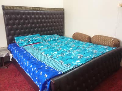 affordable king size bed in good condition.
