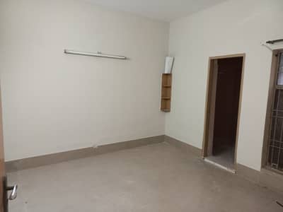 10 MARLA HOUSE AVAILABLE FOR RENT