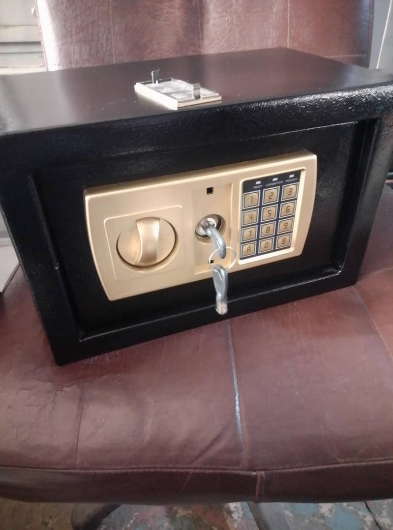 digital safe locker 1