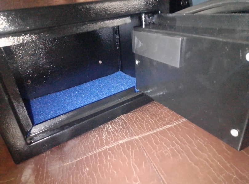 digital safe locker 4