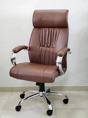 2 patients beds,2 strechers,3 mirror racks,,2 doctor chairs