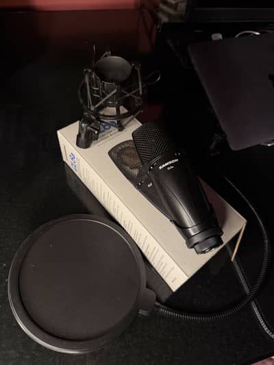 Samson CL8a Mic With Pop Filter And Shock Mount
