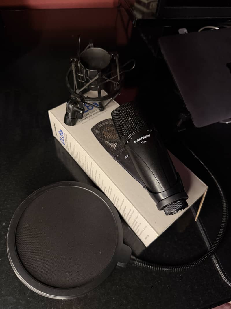 Samson CL8a Mic With Pop Filter And Shock Mount 0